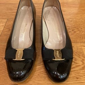 Classic Ferragamo Black Patent Vara Pumps, size 9
